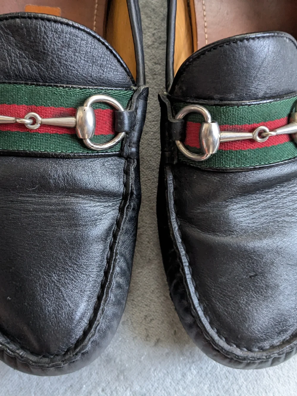 Gucci Men’s Black Leather Horsebit Loafers with Green-Red Web US 9.5
